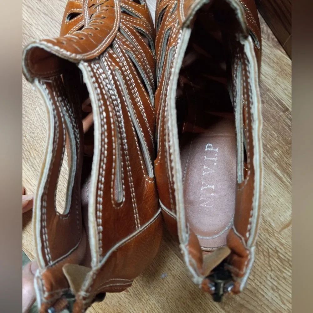 N.Y V.I.P Wedge Sandals - Picture 7 of 8